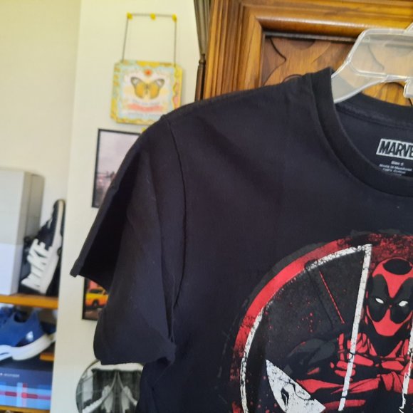 3/$15 MARVEL Deadpool Corss Armed Circle Splatter Distressed Logo Tee - Black, S - Picture 4 of 16